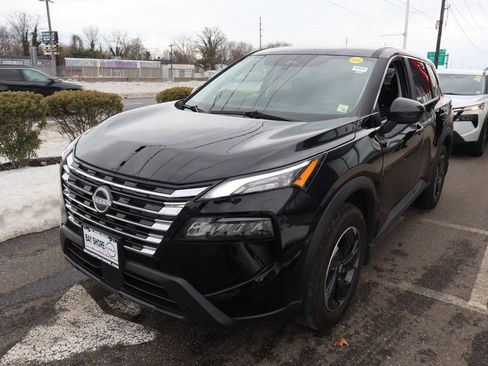 Certified 2025 Nissan Rogue SV image 8