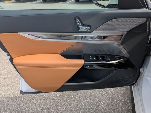 Certified 2023 BMW 740i RWD image 12