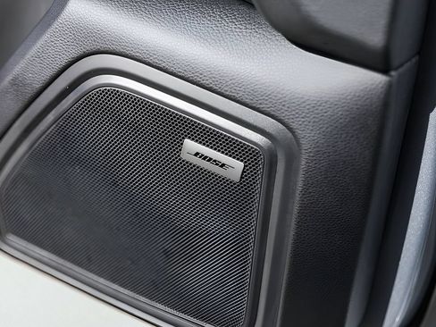 Used 2024 Porsche Macan AWD/4WD image 25