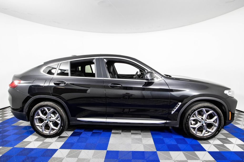Used 2024 BMW X4 xDrive30i w/ Parking Assistance Package AWD/4WD image 5