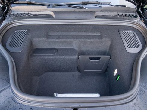 Certified 2025 Porsche Macan Electric image 27