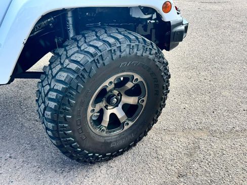Used 2017 Jeep Wrangler Unlimited Rubicon AWD/4WD image 9