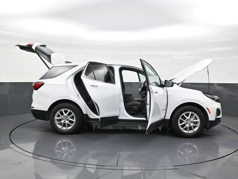 Used 2021 Chevrolet Equinox LT FWD image 26