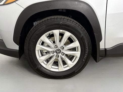 Used 2025 Toyota Corolla Cross LE AWD/4WD image 32