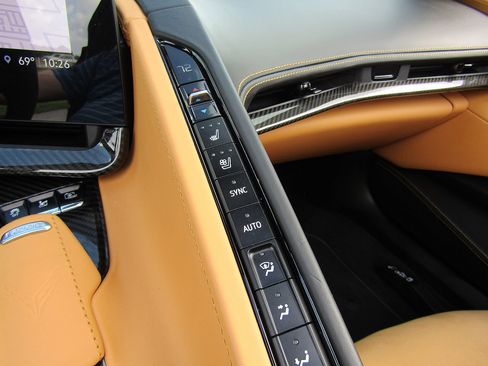 Used 2023 Chevrolet Corvette Stingray Premium Conv w/ Z51 Performance Package RWD image 17