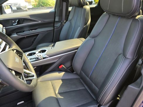 Used 2024 Cadillac Lyriq Sport image 21