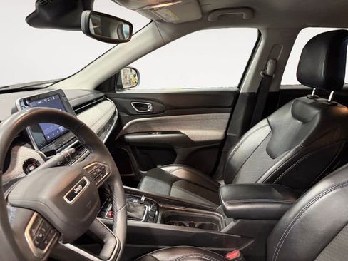 Used 2022 Jeep Compass Latitude w/ Mopar Graphics Package image 10