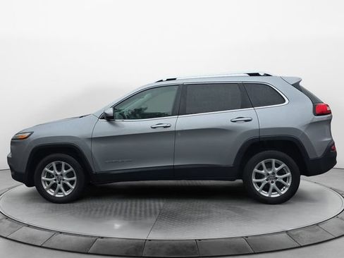 Used 2014 Jeep Cherokee Latitude w/ Cold Weather Group FWD image 2