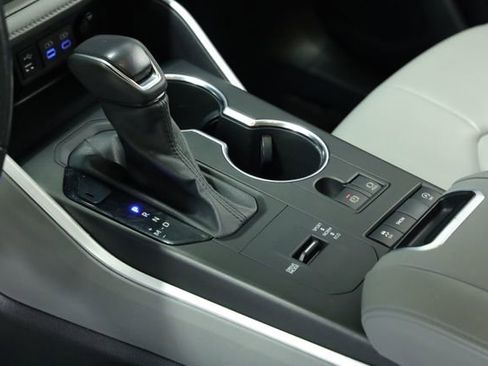 Used 2022 Toyota Highlander XLE image 28