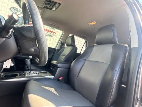 Used 2017 Toyota 4Runner SR5 Premium RWD image 10