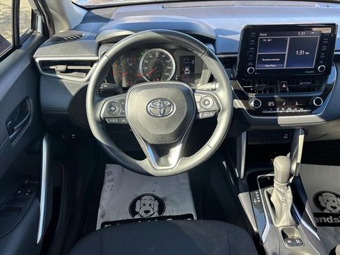 Used 2022 Toyota Corolla Cross LE w/ Moonroof Package image 3