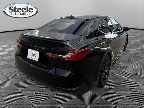 Used 2025 Toyota Camry SE w/ Convenience Package FWD image 5