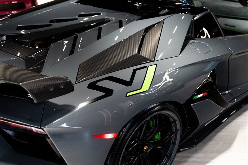 Used 2020 Lamborghini Aventador SVJ AWD/4WD image 25