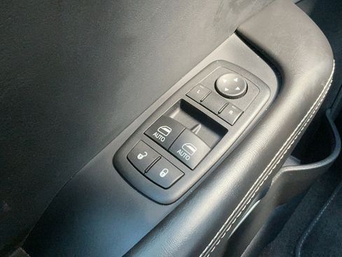 Used 2015 Dodge Challenger SRT w/ Technology Group RWD image 10