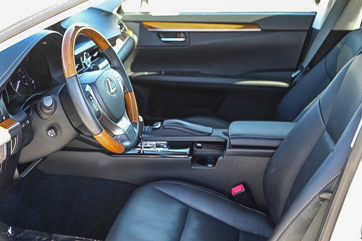 Used 2014 Lexus ES 300h w/ Premium Package w/Bamboo Trim FWD image 17