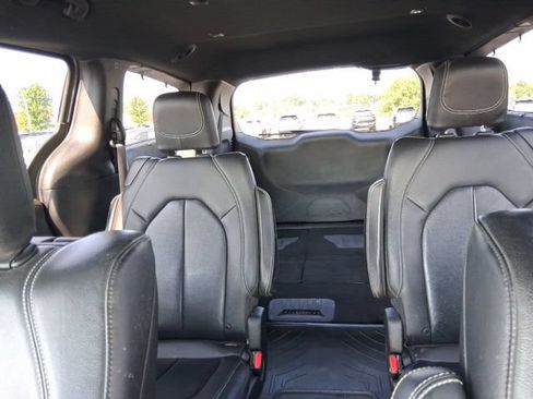 Used 2020 Chrysler Pacifica Touring-L w/ Advanced Safetytec Group AWD/4WD image 19