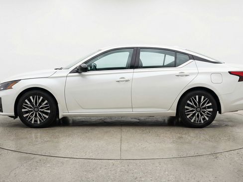 Used 2025 Nissan Altima 2.5 SV image 5