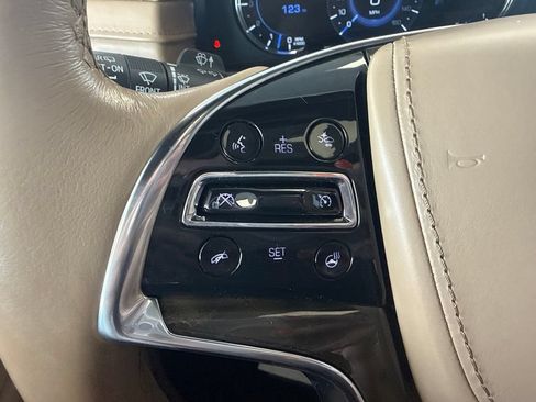Used 2020 Cadillac Escalade Platinum AWD/4WD image 18