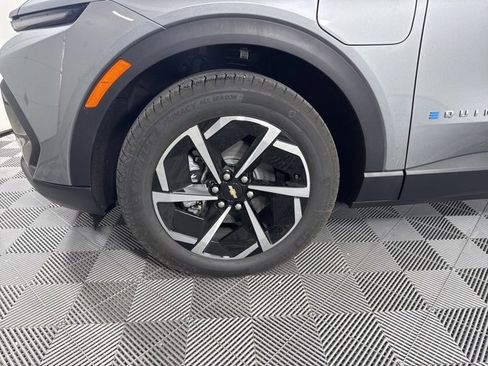 New 2026 Chevrolet Equinox EV LT image 9