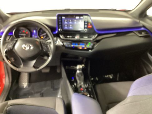 Used 2020 Toyota C-HR XLE FWD image 31