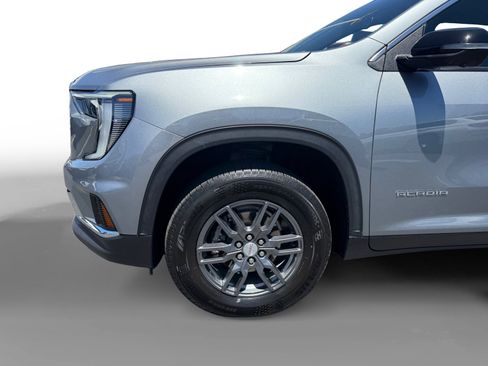 Used 2025 GMC Acadia Elevation FWD image 9