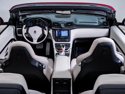 Used 2016 Maserati GranTurismo Sport image 18