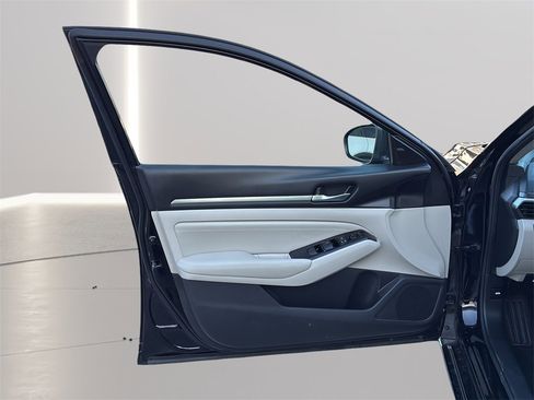 Used 2023 Nissan Altima 2.5 SV w/ SV Premium Package image 11