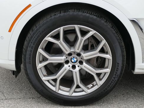 Used 2024 BMW X7 xDrive40i image 10