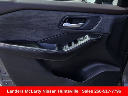 Used 2023 Nissan Rogue SV image 20