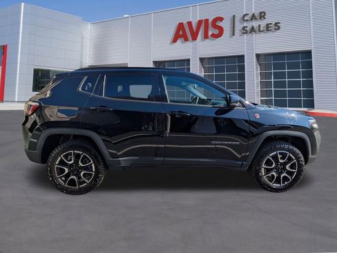 Used 2025 Jeep Compass Trailhawk image 5