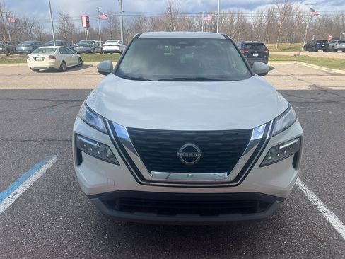 Used 2023 Nissan Rogue SV image 1