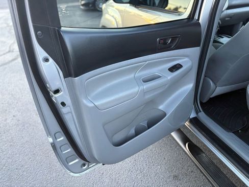 Used 2014 Toyota Tacoma 4x4 Double Cab w/ SR5 Package image 13