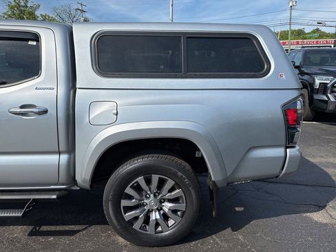Used 2023 Toyota Tacoma Limited AWD/4WD image 4
