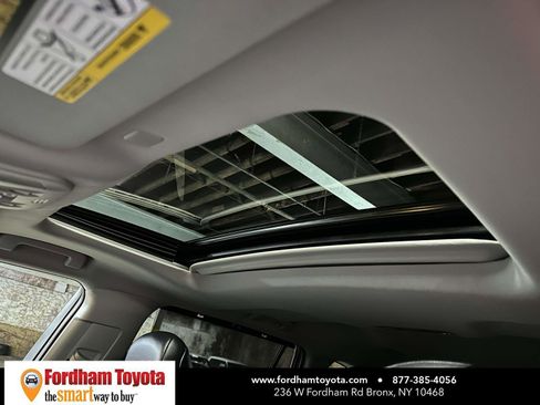 Used 2022 Toyota Highlander XLE AWD/4WD image 23