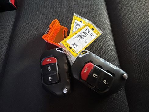 Used 2018 Jeep Wrangler Unlimited Sahara image 41