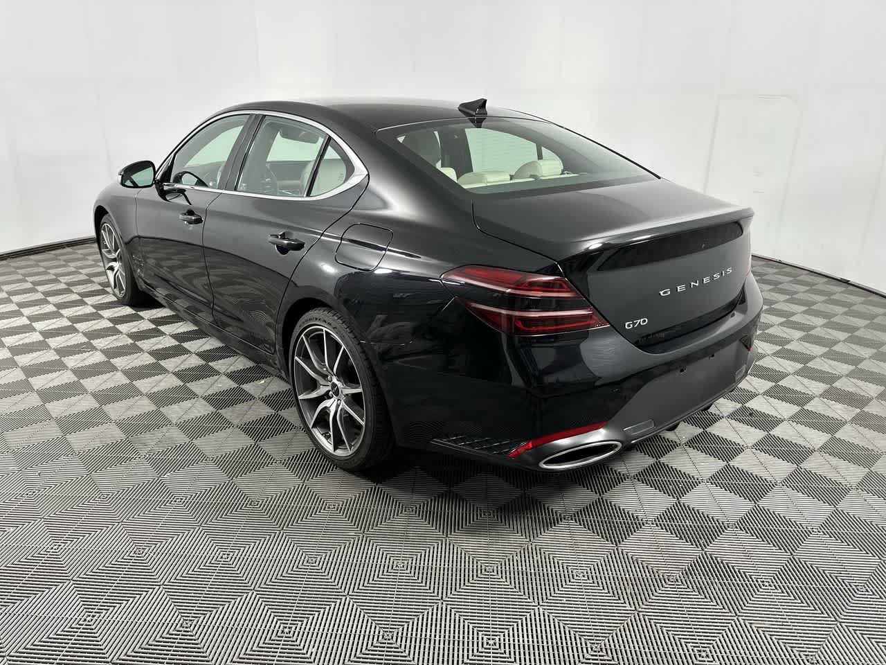 Used 2025 Genesis G70 2.5T RWD image 6