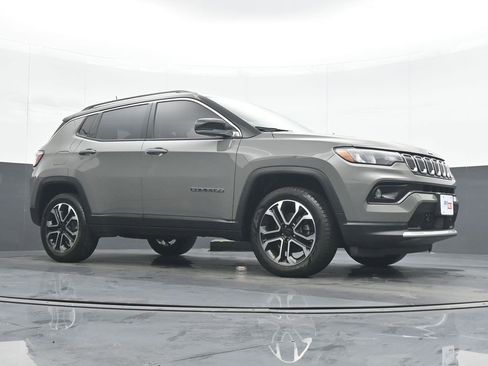 Used 2022 Jeep Compass Limited image 23