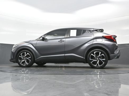 Used 2021 Toyota C-HR XLE FWD image 26
