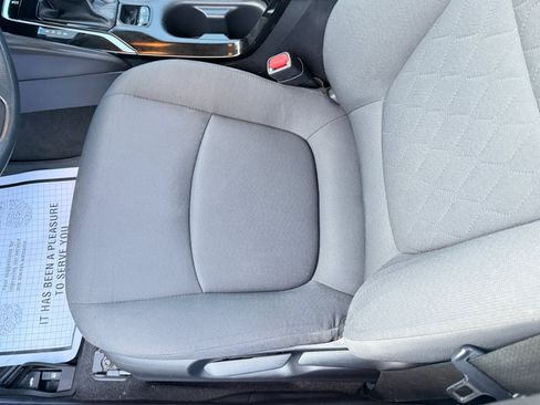 Used 2021 Toyota Corolla LE image 15