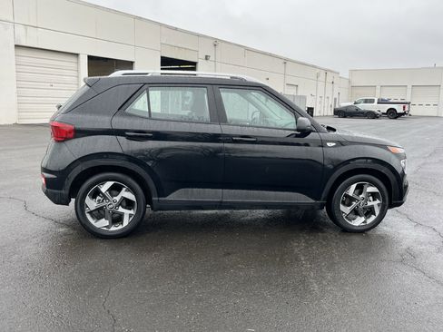 Used 2022 Hyundai Venue SEL image 6