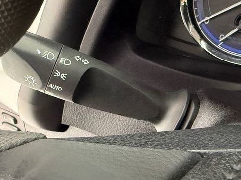 Used 2018 Toyota Corolla LE FWD image 13