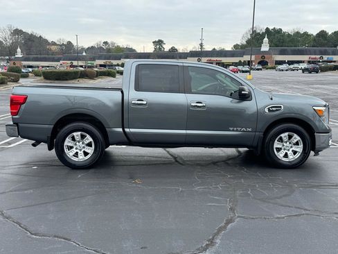 Used 2017 Nissan Titan SV image 7