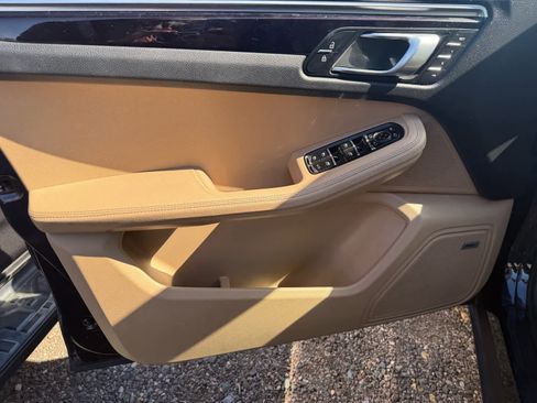 Used 2021 Porsche Macan S image 12