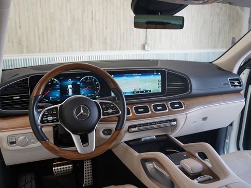 Used 2022 Mercedes-Benz GLS 580 4MATIC image 11