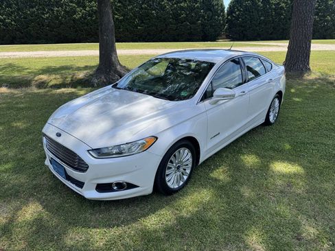 Used 2013 Ford Fusion SE FWD image 2
