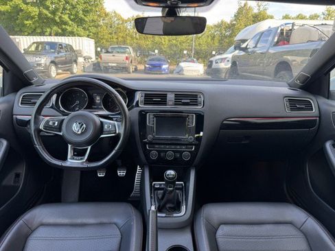 Used 2017 Volkswagen Jetta GLI FWD image 31