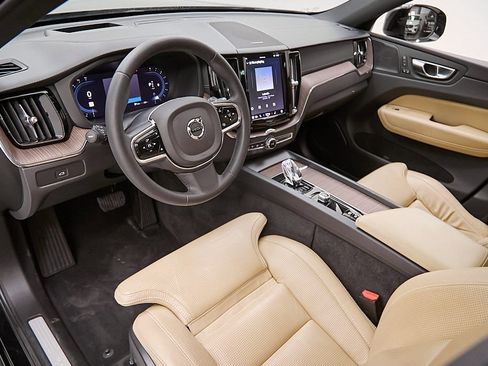 Certified 2023 Volvo XC60 B5 Ultimate w/ Protection Package Premier image 12