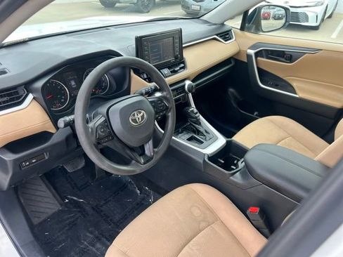 Used 2022 Toyota RAV4 LE FWD image 13