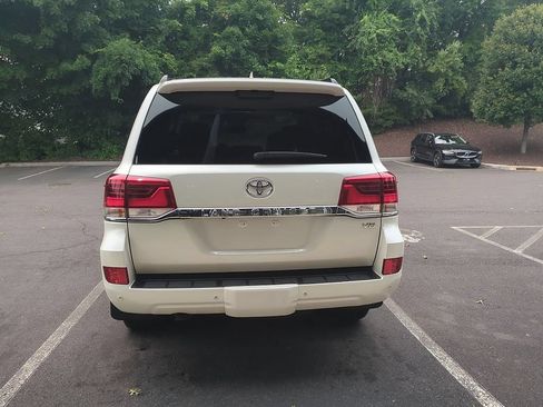Used 2016 Toyota Land Cruiser w/ Four Season Floor Mat Package AWD/4WD image 4