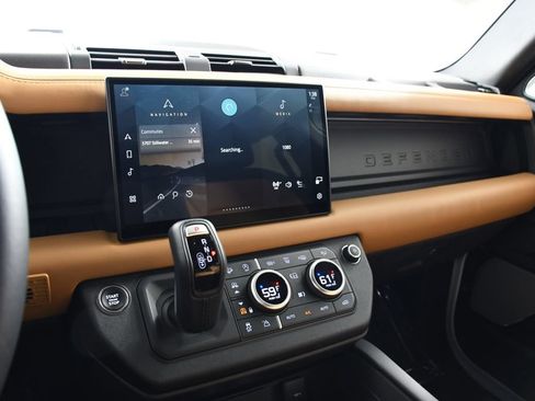 Used 2024 Land Rover Defender 130 X-Dynamic SE AWD/4WD image 32